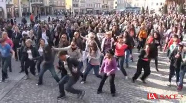 Mulhouse : 300 danseurs pour un flashmob latino