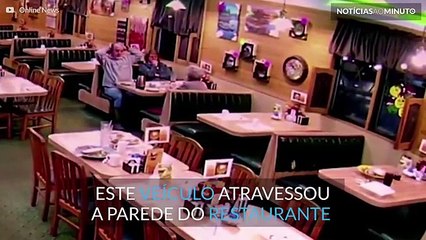 Avó de 74 anos atravessa parede de restaurante com carro