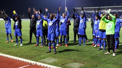 Communion des joueurs de l'Us Avranches avec les supporters