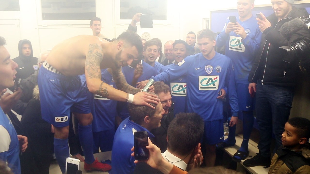 Une coupe de cheveux très spéciale pour l'entraîneur Damien Ott