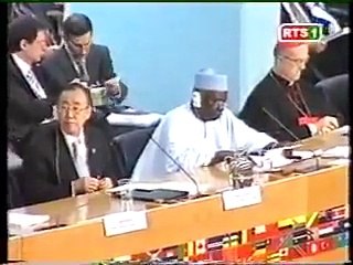 Le jour où le Président Abdoulaye Wade massacrait BAN KI MOON et ses poulains en pleine réunion..." Regardez