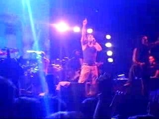 Con la mano levantá II