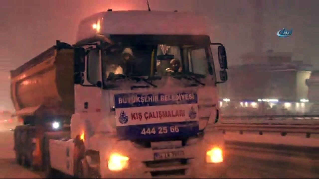 TEM’de mahsur kalan sürücüler kurtarılmayı bekledi