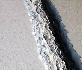 Antarctica Iceberg Delaware Sized Iceberg