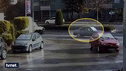 İzmir de patlatılan bombalı araç ve teröristler kamerada-Hakimiyet