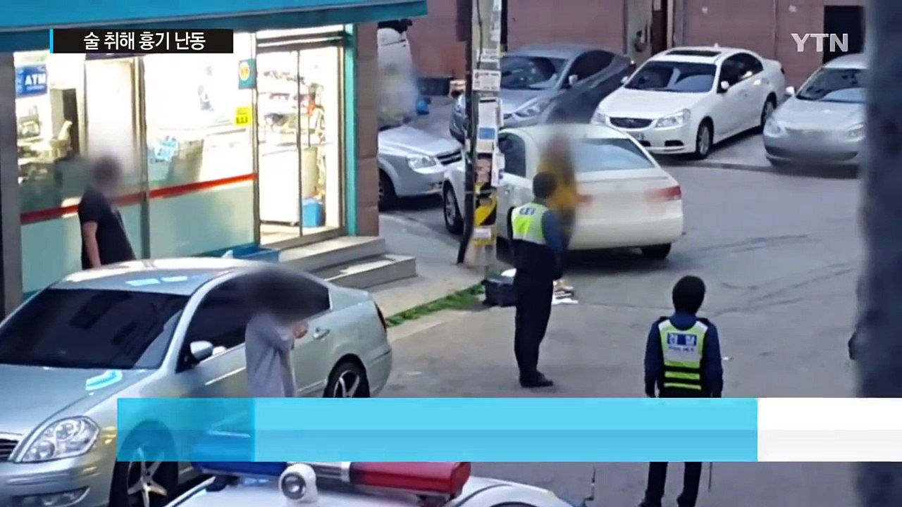 [단독영상] 술 취한 여성이 흉기 난동...테이저건 쏴 제압 / YTN (Yes! T...
