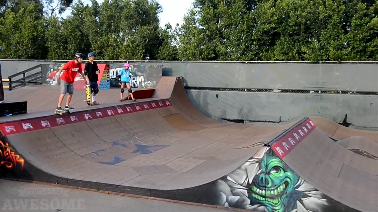 PEOPLE ARE AWESOME 2017 Skateboarding Edition HD