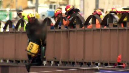 태풍 속으로 뛰어든 용감한 사람들 / YTN (Yes! Top News)