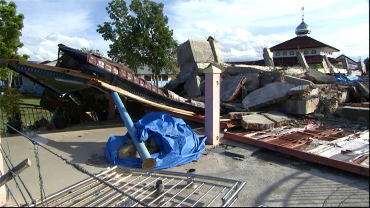 Thousands of Indonesians still homeless after December quake