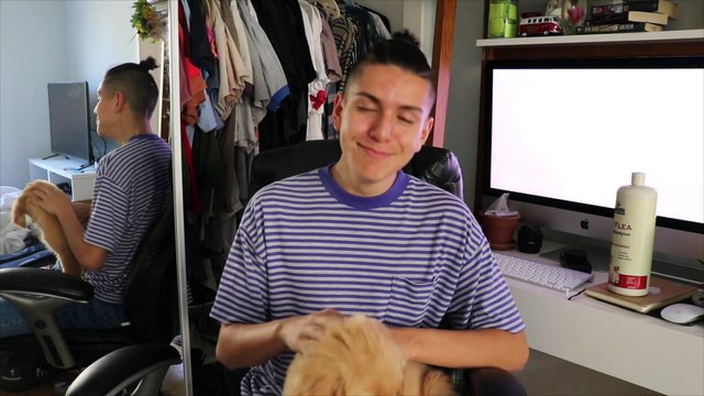 GOLDEN RETRIEVER PUPPY TAKES A BATH FOR THE FIRST TIME - MEET CALVIN