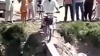 Hilarious Bike Stunt  Whatsapp Funny Video