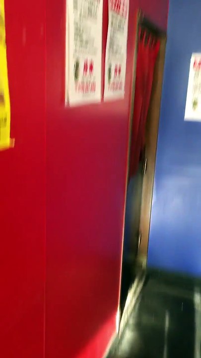 Toilettes secrètes dans un restaurant japonais