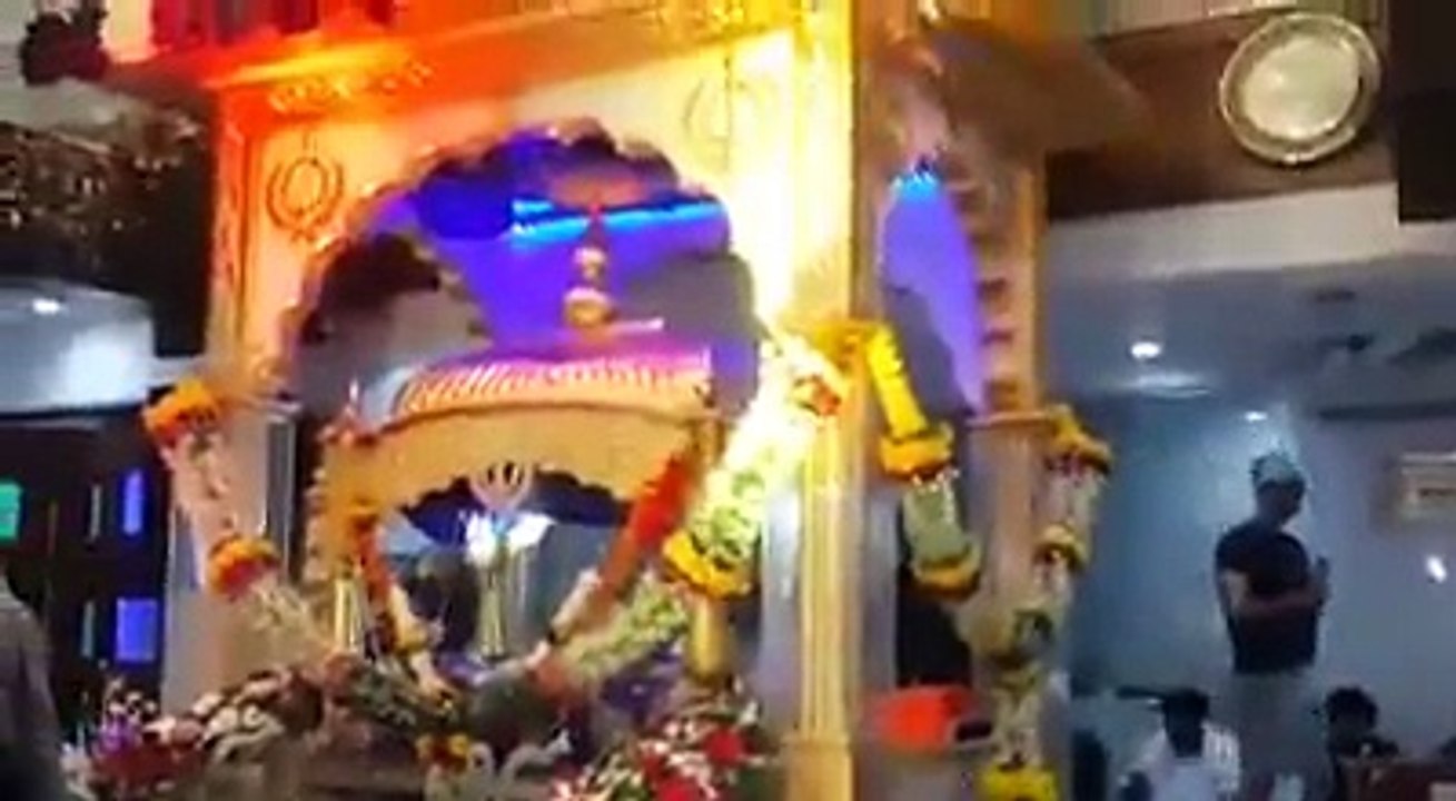 Amruta Fadnavis doing kirtan