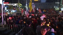 촛불 들고 거리로 나온 시민들 