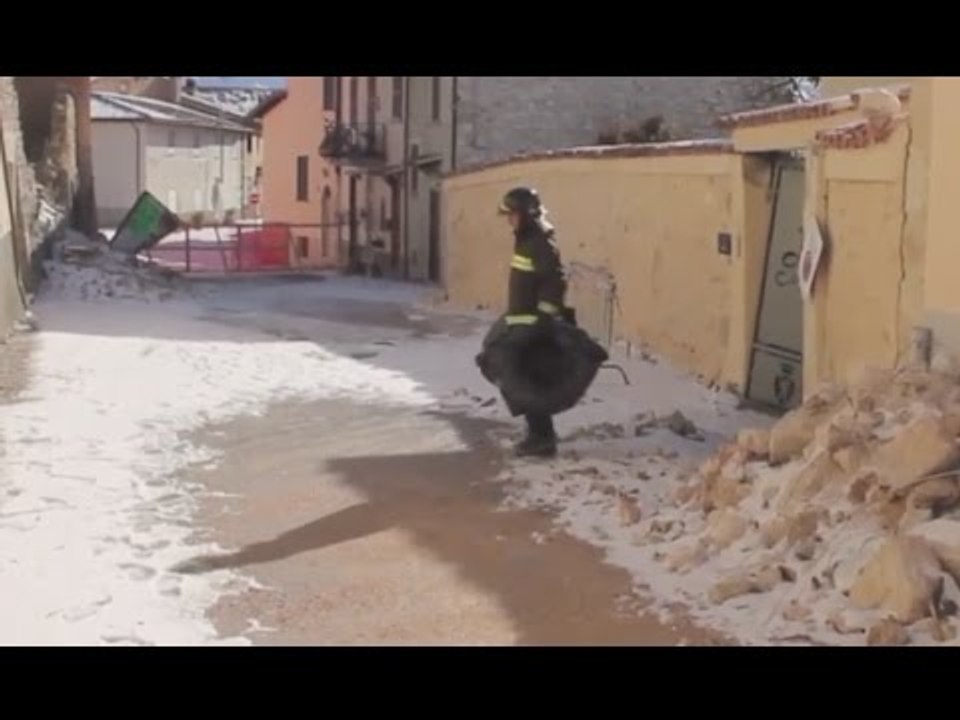 Norcia (PG) - Terremoto, recupero beni nel centro storico (07.01.17)