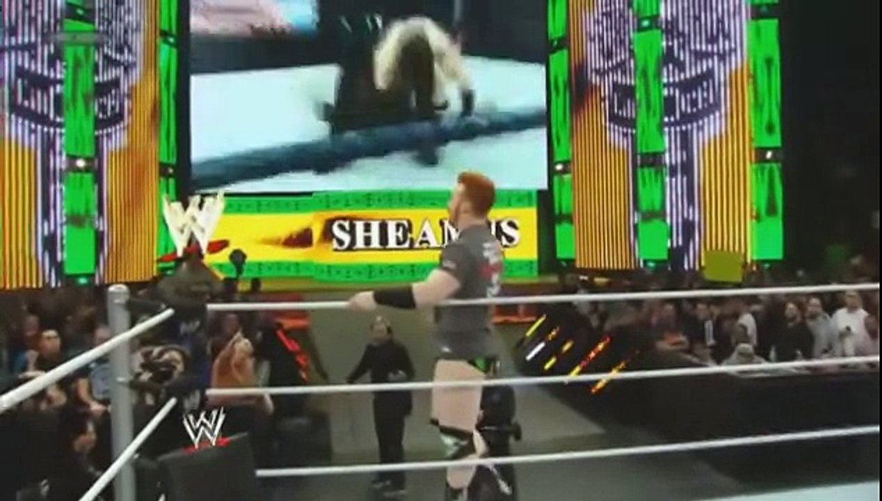 Sheamus vs Mark Henry - Arm Wrestling Match - May 3rd. 2013