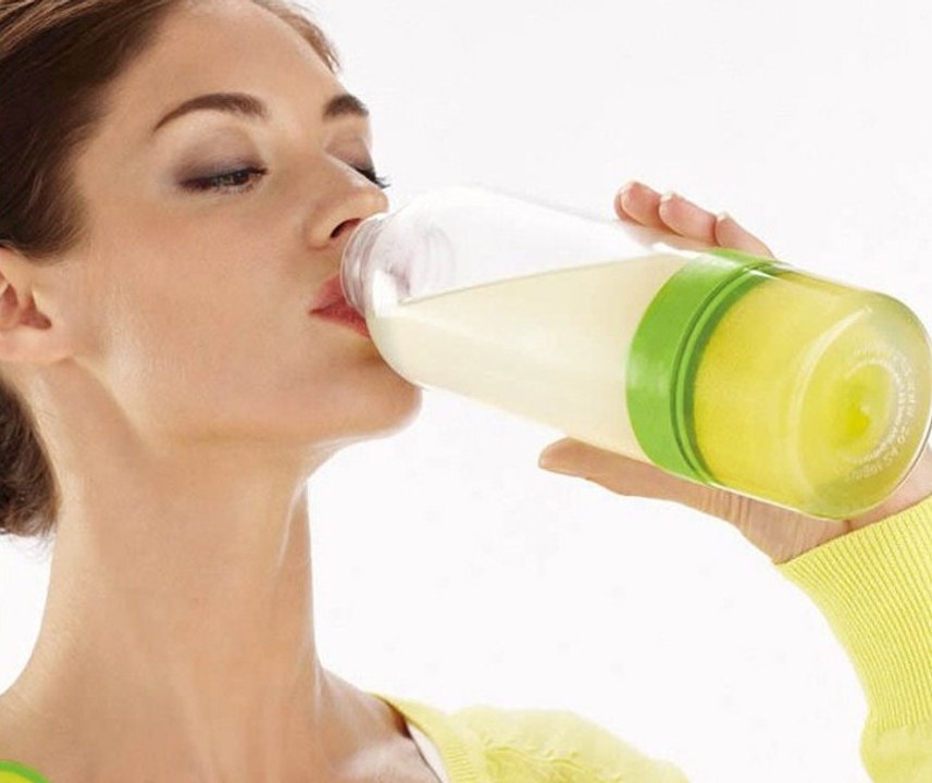 10 Benefits to Drinking Warm Lemon Water Every Morning - Health Care Tips - Health Tips - Health and Fitness Tips - Health Tips For Men - Health Tips for women - Natural Health Tips