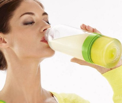 10 Benefits to Drinking Warm Lemon Water Every Morning - Health Care Tips - Health Tips - Health and Fitness Tips - Health Tips For Men - Health Tips for women - Natural Health Tips