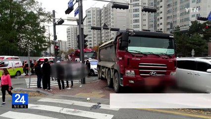 세종시 교차로에서 승용차·화물차 충돌...4명 부상 / YTN (Yes! Top News)