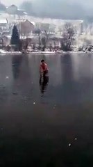 Bosanac se kupa u Drini na minusu