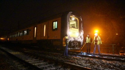 La pluie verglaçante bloque un train en pleine campagne à Florée ( Assesse )