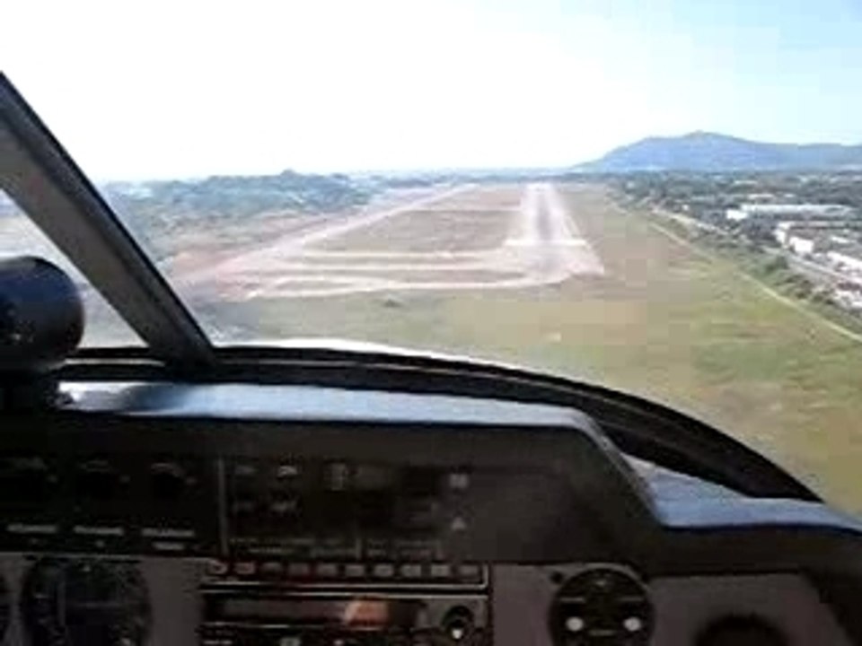 Branche finale de l'atterrissage en piste 17 à Cannes