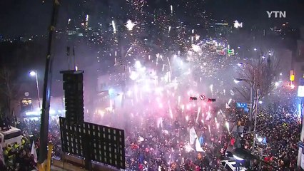 [영상] 7차 민심, 밤을 밝히다 / YTN (Yes! Top News)