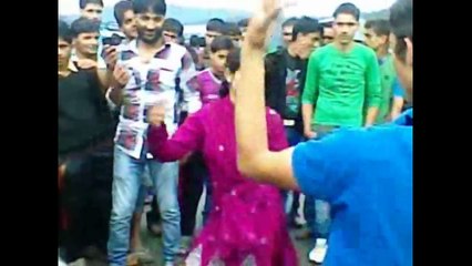 meye aita ki korlo মেয়ে এইটা কি করল সবার সামনে