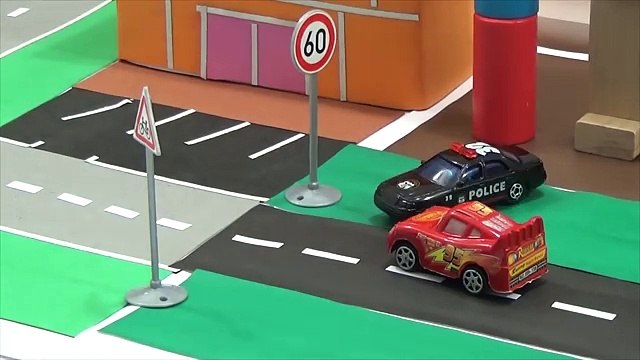 Мультик про машинки - дорожные знаки,полиция,светофор,тачки.