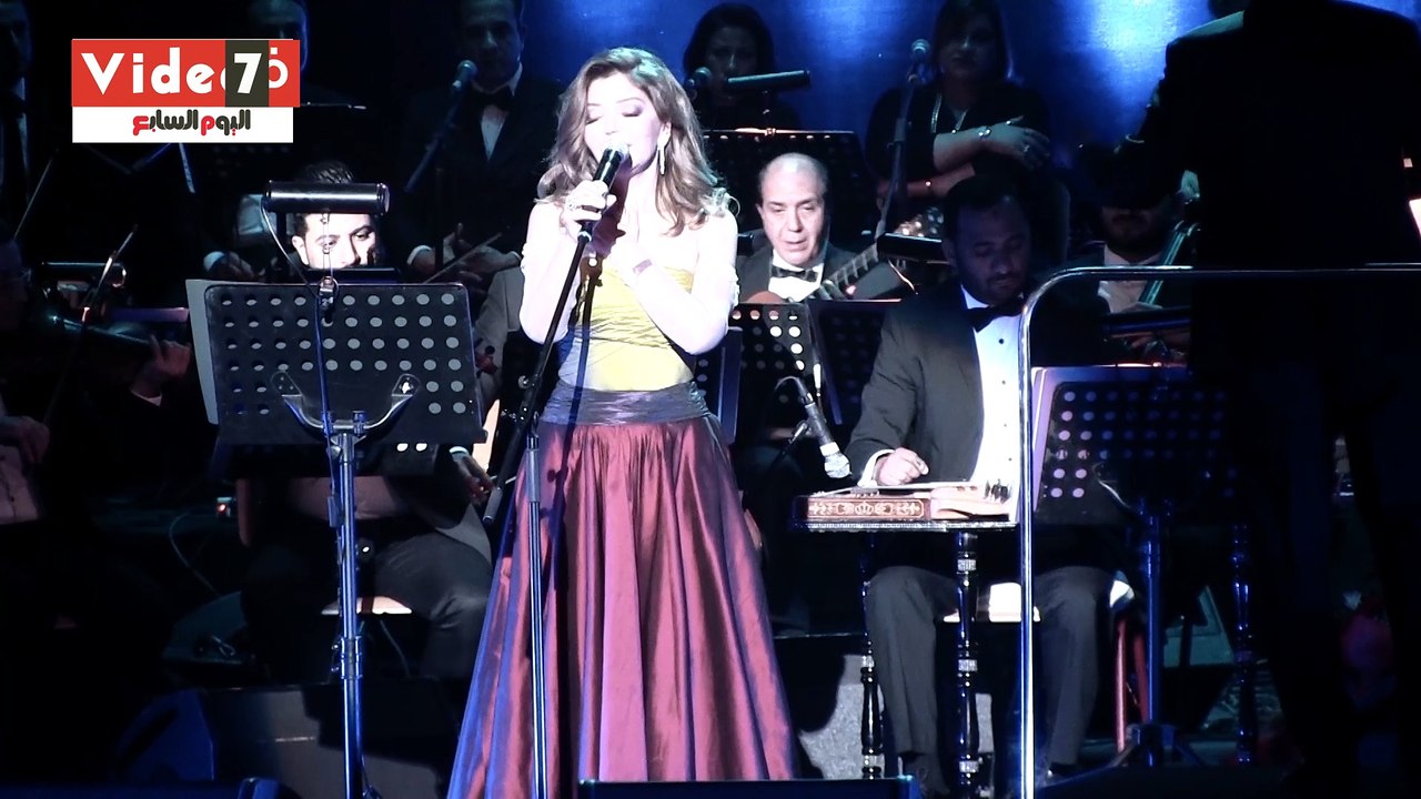 سميرة سعيد تغنى "آه بحبك" لايف