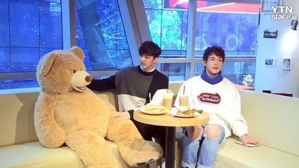 [★영상] 천둥, 비가 와도 즐거운 먹방…"곰돌아 너도 먹을래?" (워아이오우샹) / YTN (Yes! Top News)