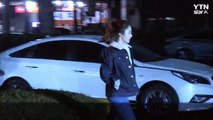 [★영상] 여자친구, 복고 포즈 쯤이야…'시크 도도하게' (뮤직뱅크 출근길) / YTN (Yes! Top News)