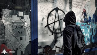 PARIS : SOUS LES PAVÉS LA RAGE (FULL)