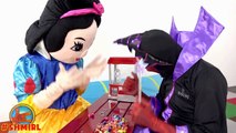 SPIDERMAN turns into MALEFICENT vs Snowwhite w/ Frozen Elsa Pink Spidergirl Bad baby Joker FUNNY 4K