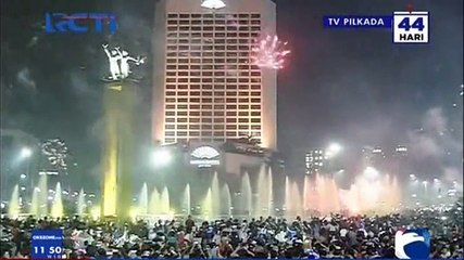 Kembang Api Hiasi Langit Ibu Kota di Malam Pergantian Tahun