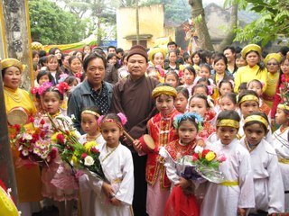 VỀ THĂM ĐỀN TRẦN - ( ĐẠI ĐỨC THÍCH THANH NHUNG TRỤ TRÌ CHÙA ĐẬU )