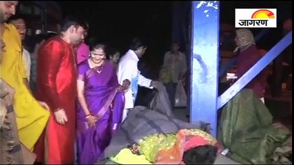 नवविवाहित जोड़े ने हनीमुन के बजाय फुटपाथ पर बिताई रात !