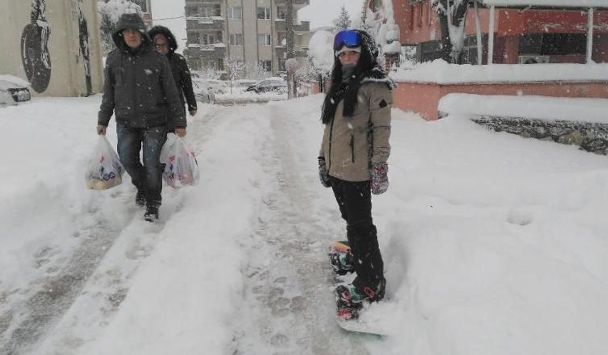 Şehrin göbeğinde snowboard keyfi