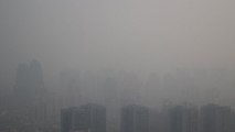 پلیس برای کنترل و مبارزه با آلودگی هوا در پکن وارد عمل می شود