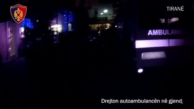 Shoferi i ambulancës së maternitetit përplas 3 makina, ishte tap