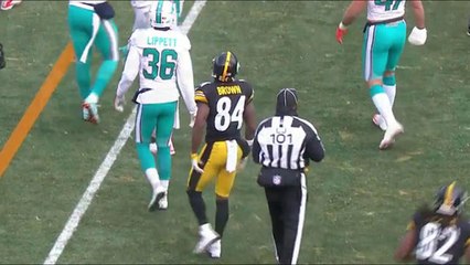 Antonio Brown makes a spin move to gain 7 yards