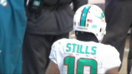 Kenny Stills brings down 26-yard catch between two defenders