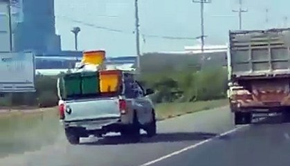Crazy Road Rage! Truck vs Pick Up