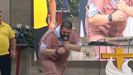 PASTOR valdemiro leva facada no culto