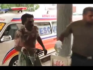 گوجرانوالہ -بیوی نے شاپنگ کیلئےپیسےمانگنے، خودکوآگ لگالی-FvBFQ6IirvI