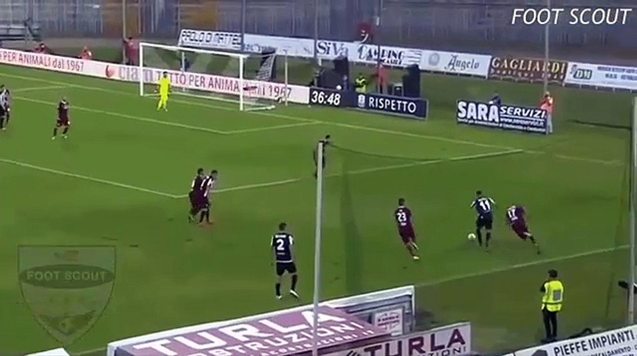 Dribble : Riccardo Orsolini humilie son adversaire