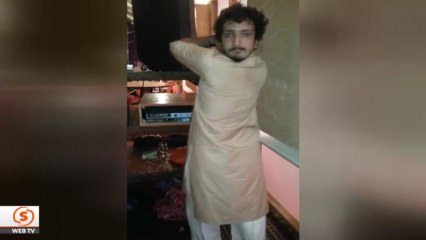 Boynunu 180 Derece Çevirdi