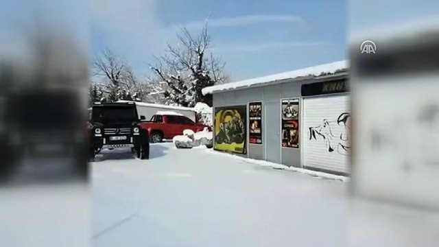 Kenan Sofuoğlu'ndan kar üzerinde drift gösterisi