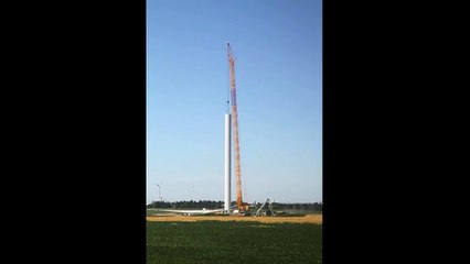 Construction d'une éolienne géante en timelapse