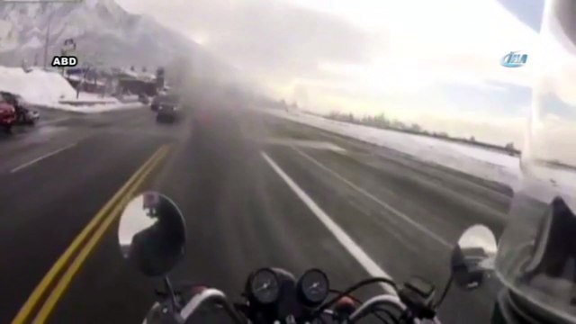 Yola bir anda alışveriş arabası çıktı!